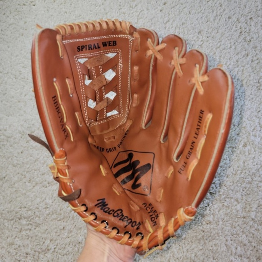 MacGregor BBGVARX Baseball Glove‎ Brown Full Grain Leather Spiral Web RHT 10in
